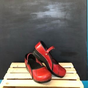 Dansko Mary Jane size 37, red.